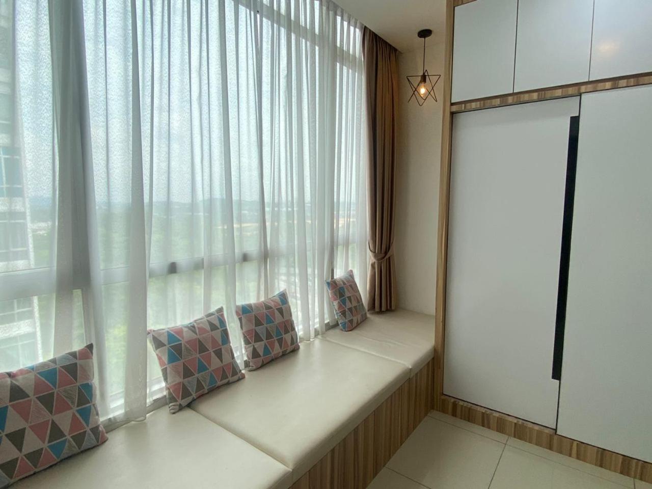 Vesta Homes, Greenfield Regency , Paradigm Mall, Sutera Mall, Poolview * Johor Bahru